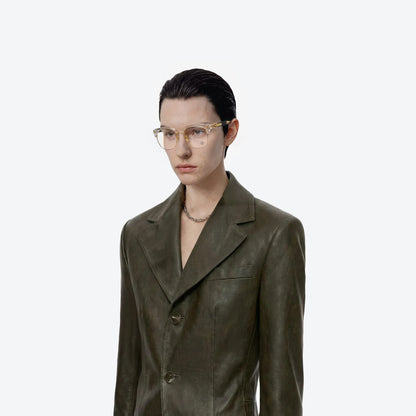 Homem usando o Óculos Clubmaster FERIZ Transparente Dourado