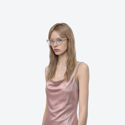 Mulher usando o Óculos Clubmaster FERIZ Transparente Dourado